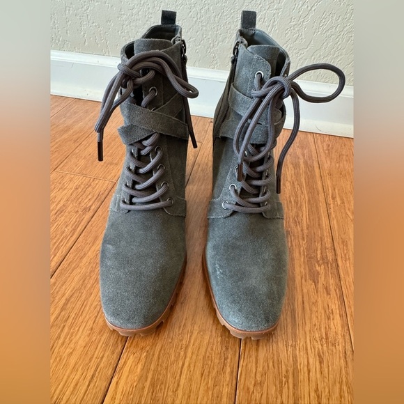 SOLD⚫️White House Black Market Becca Combat Boots Size 9M WHBM Asphalt Grey - Picture 2 of 12
